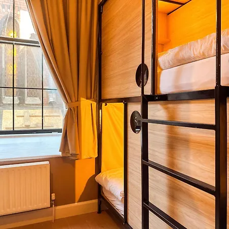 Gardiner House Hostel *