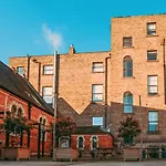Gardiner House אכסניה