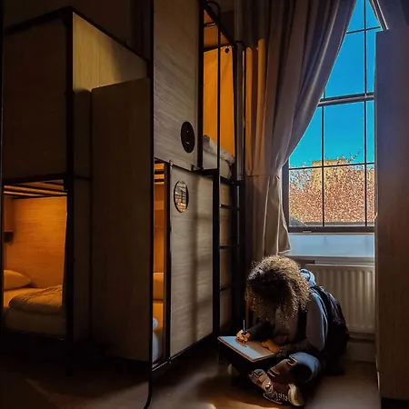 بيت شباب Gardiner House