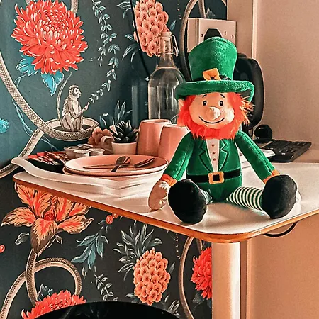 بيت شباب Gardiner House *