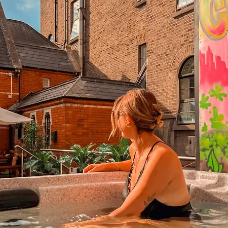 Gardiner House Hostel *