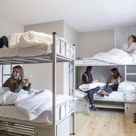 Gardiner House بيت شباب