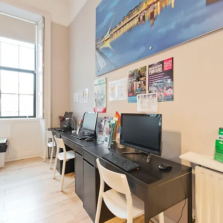 بيت شباب Gardiner House