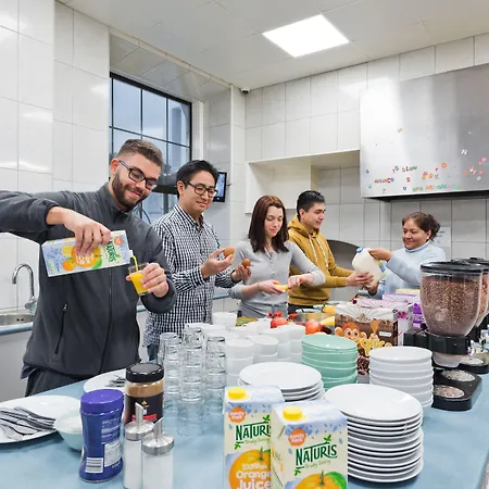 بيت شباب Gardiner House *