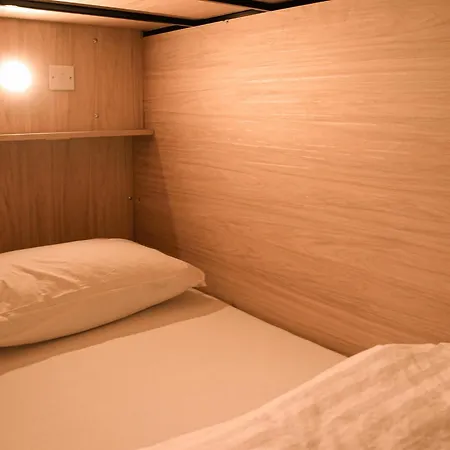 Gardiner House Hostel *