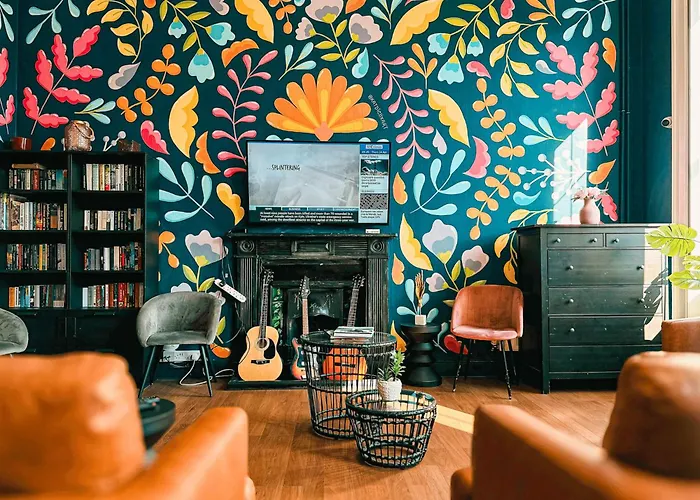 Gardiner House Hostel *