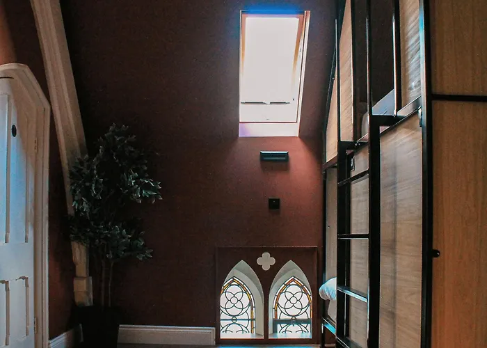 Gardiner House Hostel *