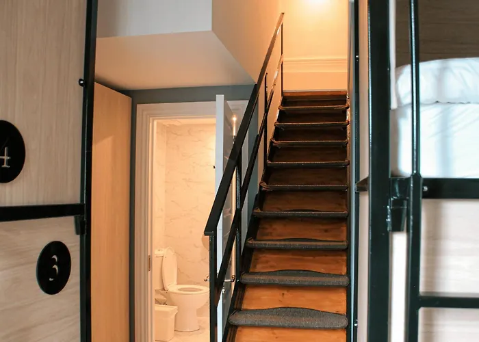 Gardiner House Hostel *