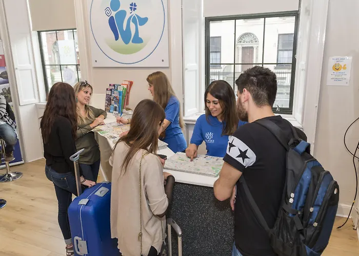 Gardiner House Hostel *