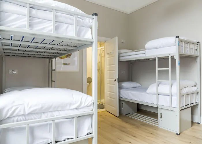 Gardiner House Hostel *