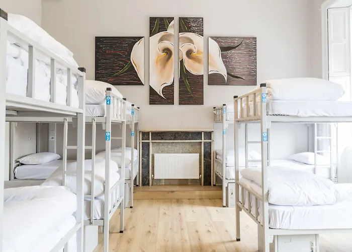 Gardiner House Hostel *