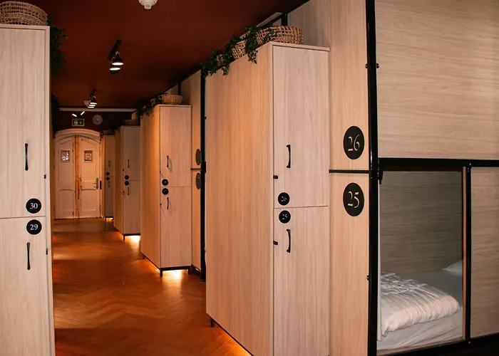 Gardiner House Hostel *