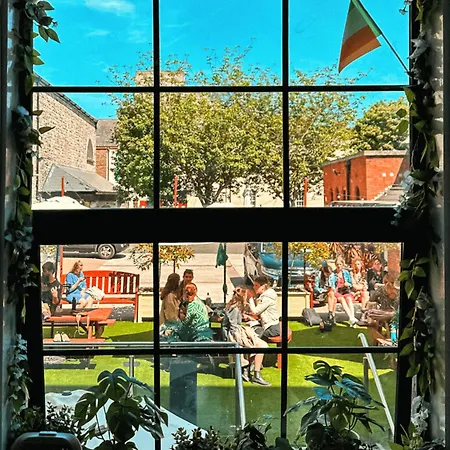 Gardiner House אכסניה